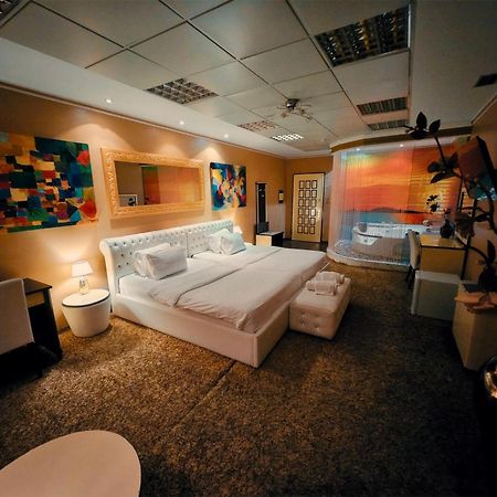 Hotel Rosa Blu ติรานา ภายนอก รูปภาพ