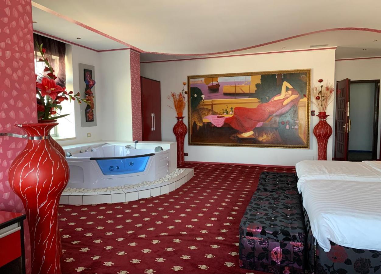 Hotel Rosa Blu ติรานา ภายนอก รูปภาพ