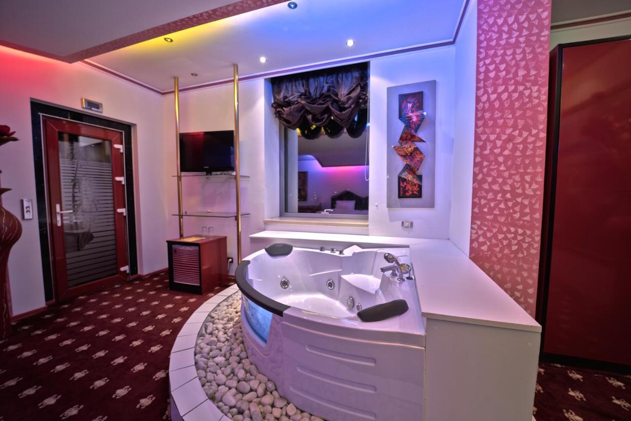Hotel Rosa Blu ติรานา ภายนอก รูปภาพ