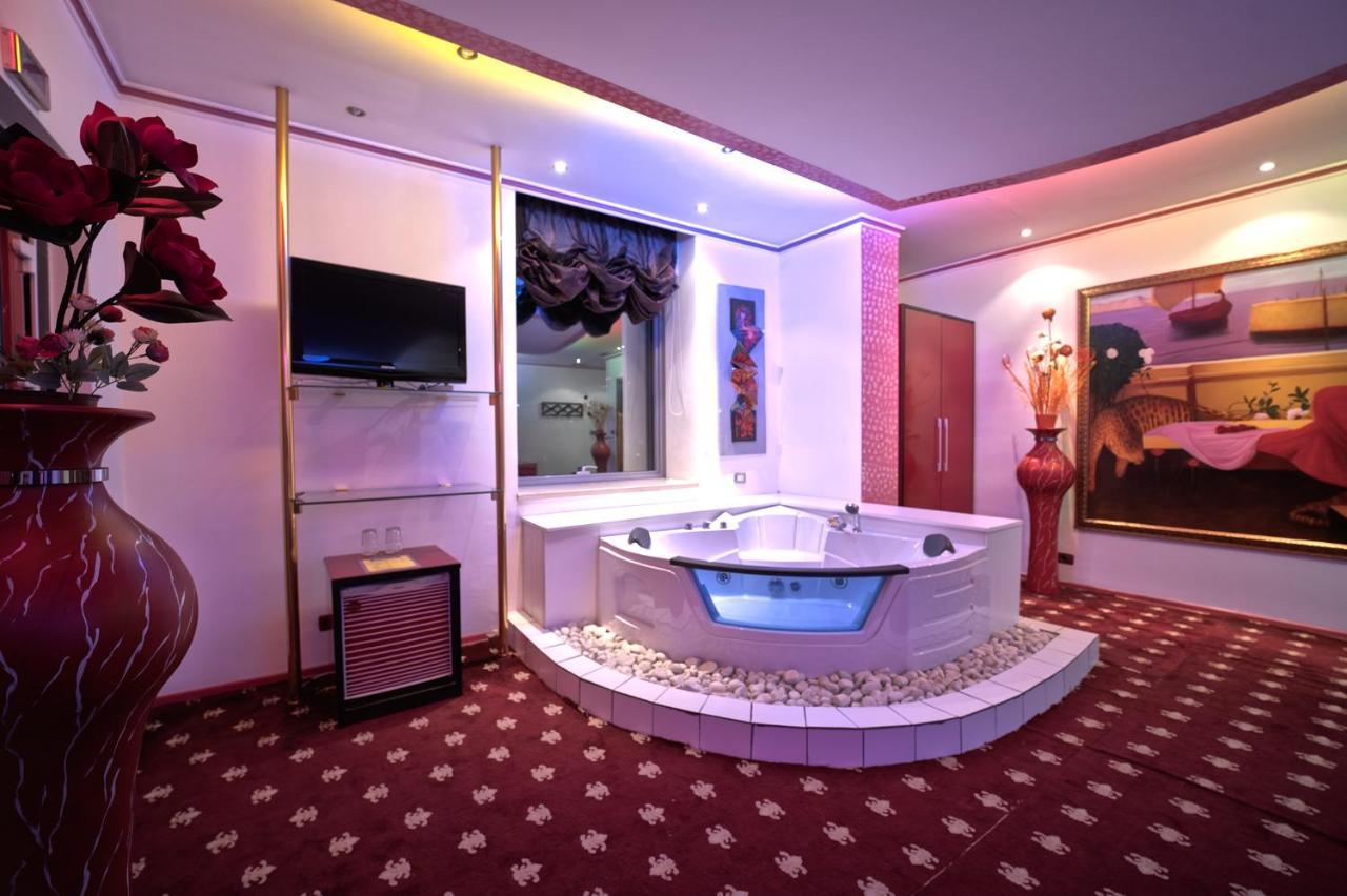 Hotel Rosa Blu ติรานา ภายนอก รูปภาพ